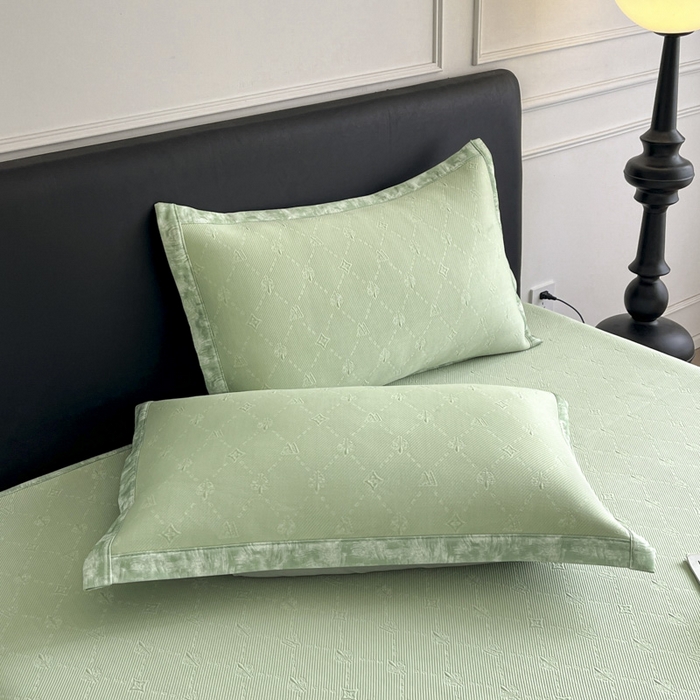 91家纺网 家纺一手货源 找家纺 鑫琪莱  2025新款5D立体雕花凉感豆豆冰丝床裙三件套 床裙H款-绿