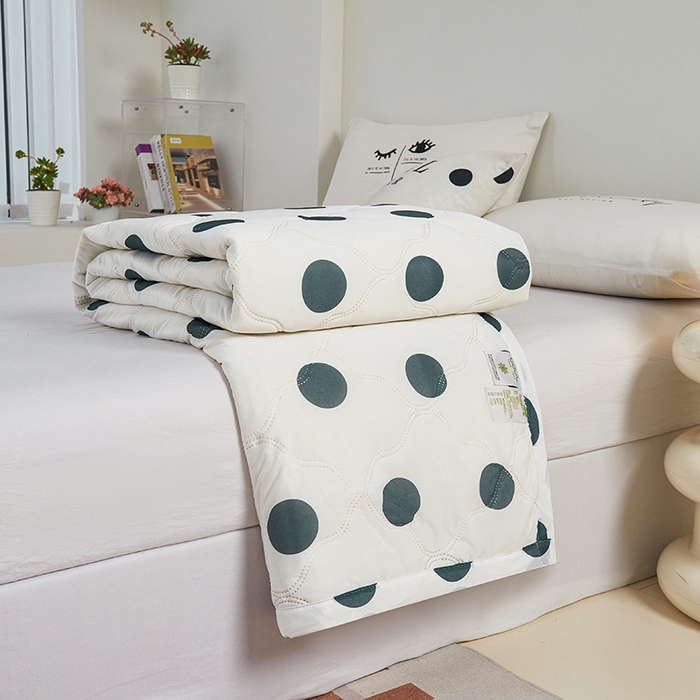 91家纺网 家纺一手货源 找家纺 被多多被业 2025新款凉感丝印花夏被夏凉被空调被 波点