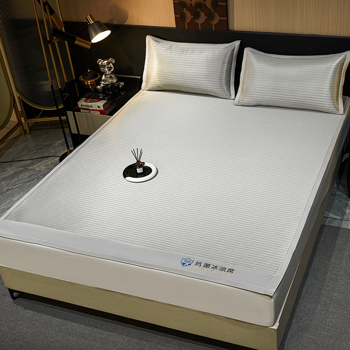 91家纺网 家纺一手货源 找家纺 小萌虎 2025新款轻柔丝抗菌冰丝藤凉席（复合三明治款）宽包刺绣冰丝软席藤席 抗菌三明治冰丝藤席-冰川-星光灰