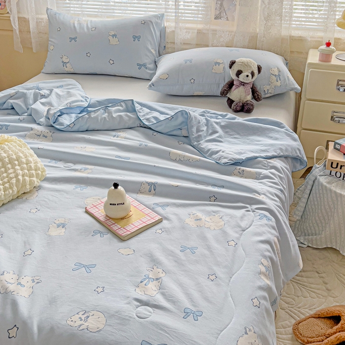 91家纺网 家纺一手货源 找家纺 2025春夏新款嵌绳款云柔水洗棉单夏被夏凉被空调被 嵌绳夏被-奶团兔兔