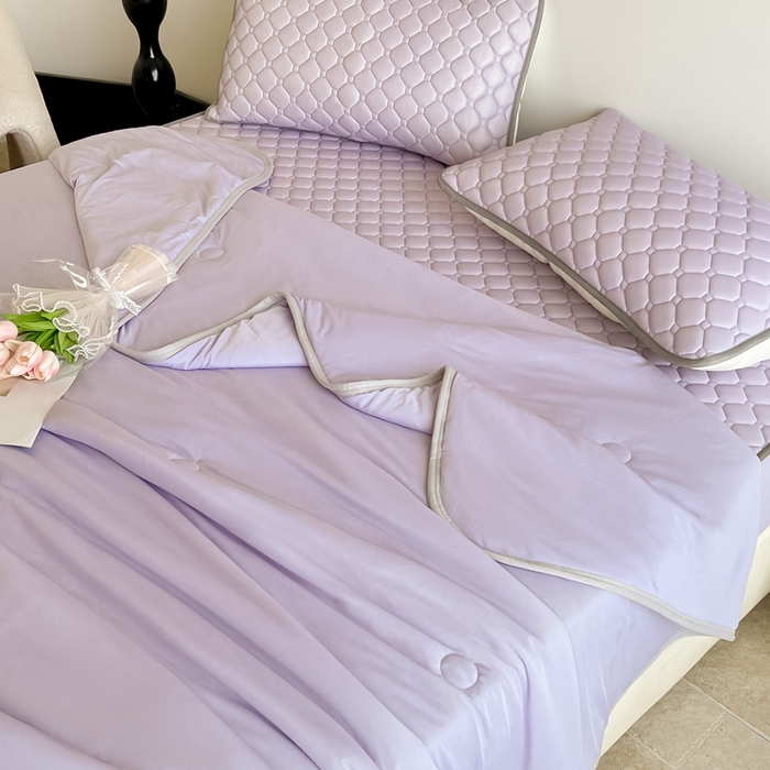 91家纺网 家纺一手货源 找家纺 苏拉家居 2025新款加厚0.5纯色凉感丝乳胶凉席夏被四件套 方格-浅紫