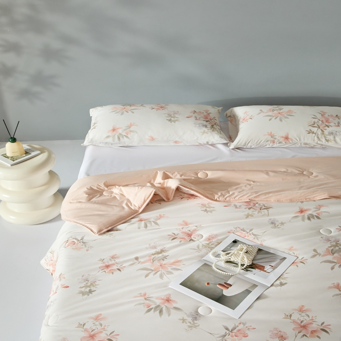 91家纺网 家纺一手货源 找家纺 2025春夏新款100%双面锦纶美式印花夏被凉感空调被 红尘笑