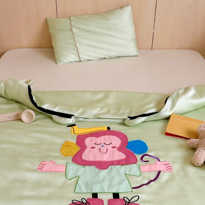 91家纺网 家纺一手货源 找家纺 喜多兔儿童家纺 2025新款60S兰精天丝睡袋防踢被 绿色微笑小猴