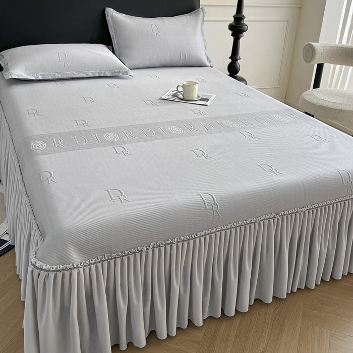 91家纺网 家纺一手货源 找家纺 鑫琪莱  2025新款5D立体雕花凉感豆豆冰丝床裙三件套 床裙D款-灰