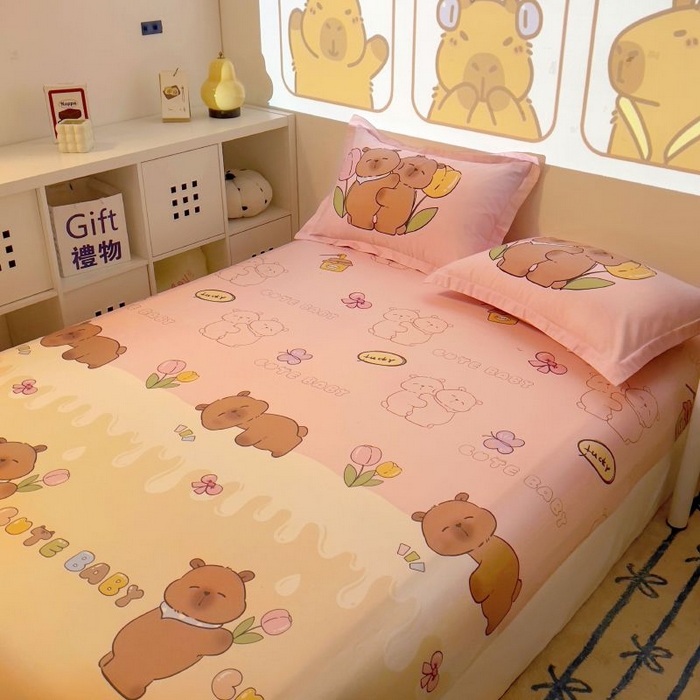 91家纺网 家纺一手货源 找家纺 浩诚2025新款卡皮巴拉原创IP全棉大版单床笠单枕套-有作品登记证书 幸运巴拉