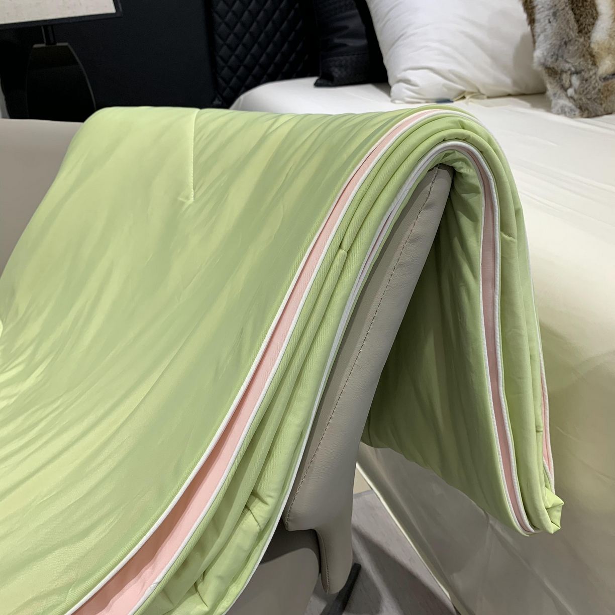 91家纺网 家纺一手货源 找家纺 2025新款小冰皮夏凉被锦纶氨纶面料空调夏被凉感丝单夏被空调被 清凉西瓜