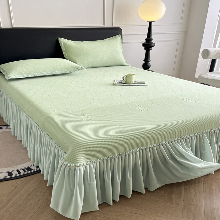 91家纺网 家纺一手货源 找家纺 鑫琪莱  2025新款5D立体雕花凉感豆豆冰丝床裙三件套 床裙H款-绿