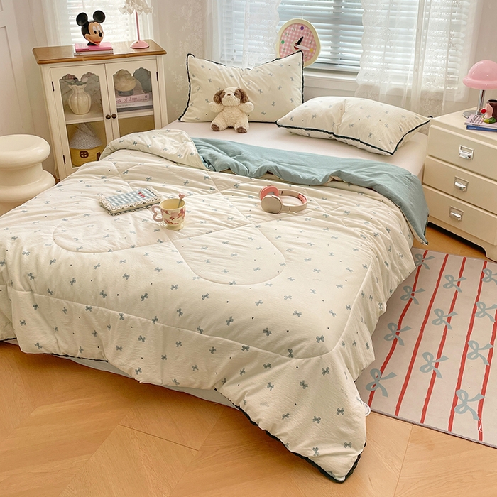 91家纺网 家纺一手货源 找家纺 优承佳生活馆 2025新款云感双层纱浪漫小花边抗菌夏被子被芯 爱心蝴蝶结