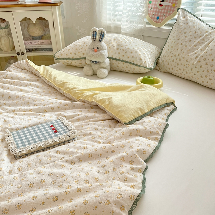 91家纺网 家纺一手货源 找家纺 优承佳生活馆 2025新款云感双层纱浪漫小花边抗菌夏被子被芯 田园牧歌