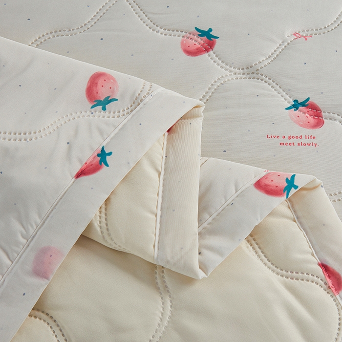 91家纺网 家纺一手货源 找家纺 被多多被业 2025新款凉感丝印花夏被夏凉被空调被 小草莓