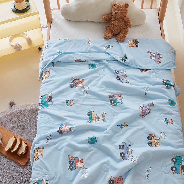 91家纺网 家纺一手货源 找家纺 嗨生活2025年儿童夏被 幼儿园夏被 凉感丝夏被 汽车联盟