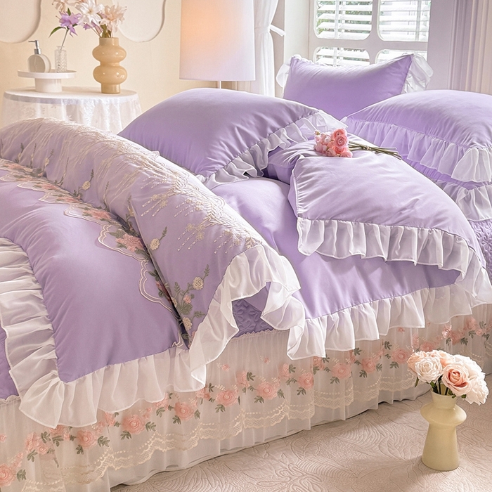 91家纺网 家纺一手货源 找家纺 大麦家纺2025新款年新款亲肤花边款床盖四件套  甜心小姐-香芋紫