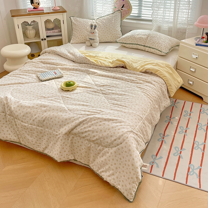 91家纺网 家纺一手货源 找家纺 优承佳生活馆 2025新款云感双层纱浪漫小花边抗菌夏被子被芯 田园牧歌