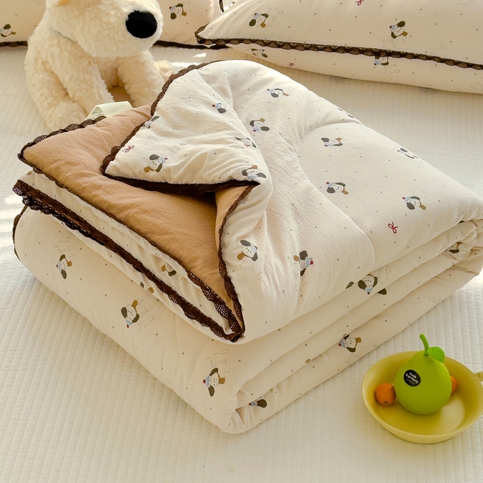 91家纺网 家纺一手货源 找家纺 贝扬思 2025新款云感双层纱抗菌花边夏被 狗狗面包