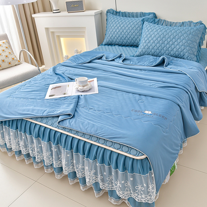 91家纺网 家纺一手货源 找家纺 民新家纺 2025新款凉感丝床裙乳胶凉席系列 唯美-海天蓝