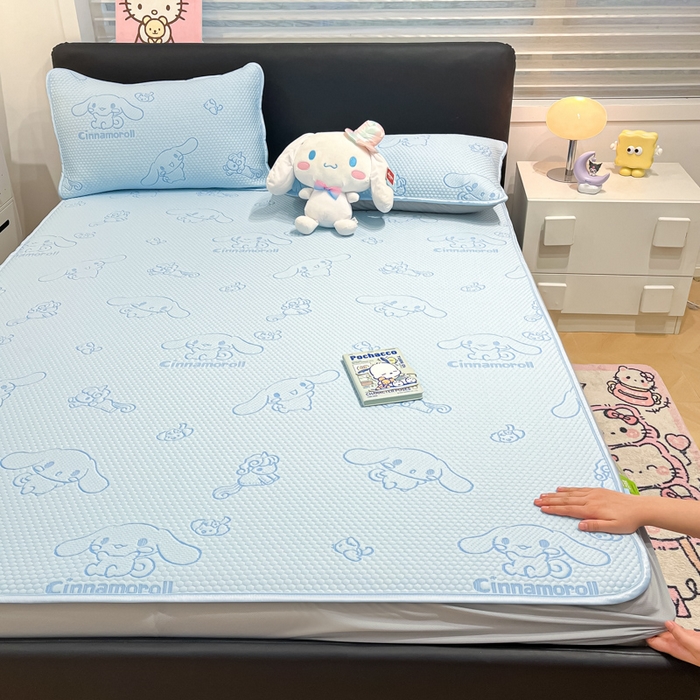 91家纺网 家纺一手货源 找家纺 八零年代 2025新款三丽鸥正版授权A类提花冰豆豆凉席平铺款床笠款系列 冰豆豆-玉桂狗-蓝