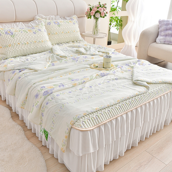 91家纺网 家纺一手货源 找家纺 民新家纺 2025新款凉感丝乳胶床裙凉席足球花系列纯色和印花 足球花-花香四溢