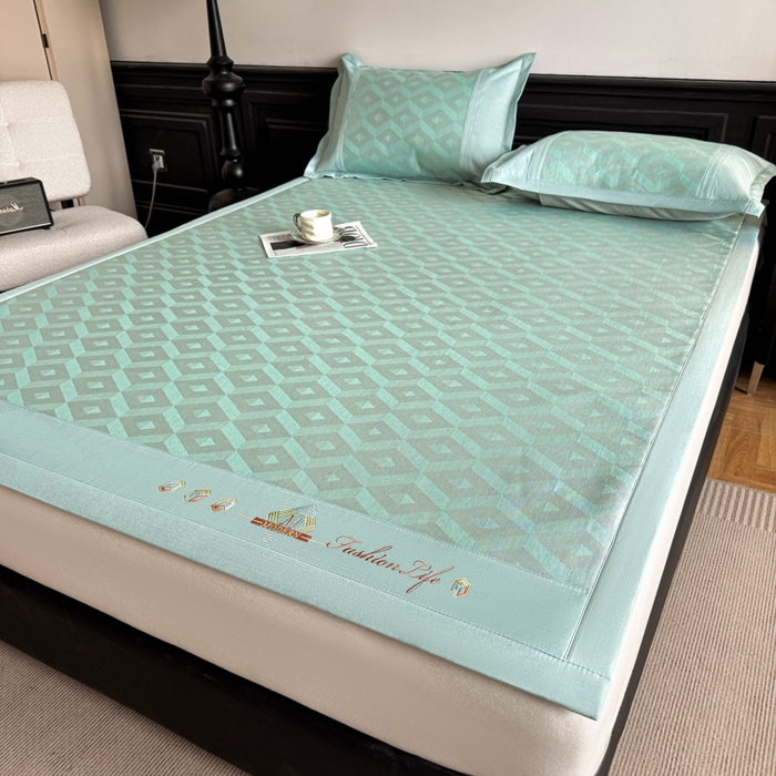 91家纺网 家纺一手货源 找家纺 鑫琪莱家纺 2025新款冰柔凉感丝凉席席子三件套 摩登立方-绿-床席款