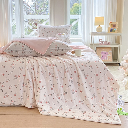 91家纺网 家纺一手货源 找家纺 鸣升家纺 2025新款冷暖双感被大豆夏被3D数码凉感针织棉空调被夏凉被 繁花寄语