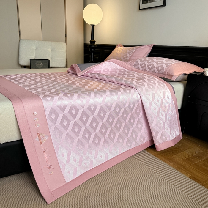 91家纺网 家纺一手货源 找家纺 （总）鑫琪莱家纺 2025新款冰柔凉感丝凉席席子三件套