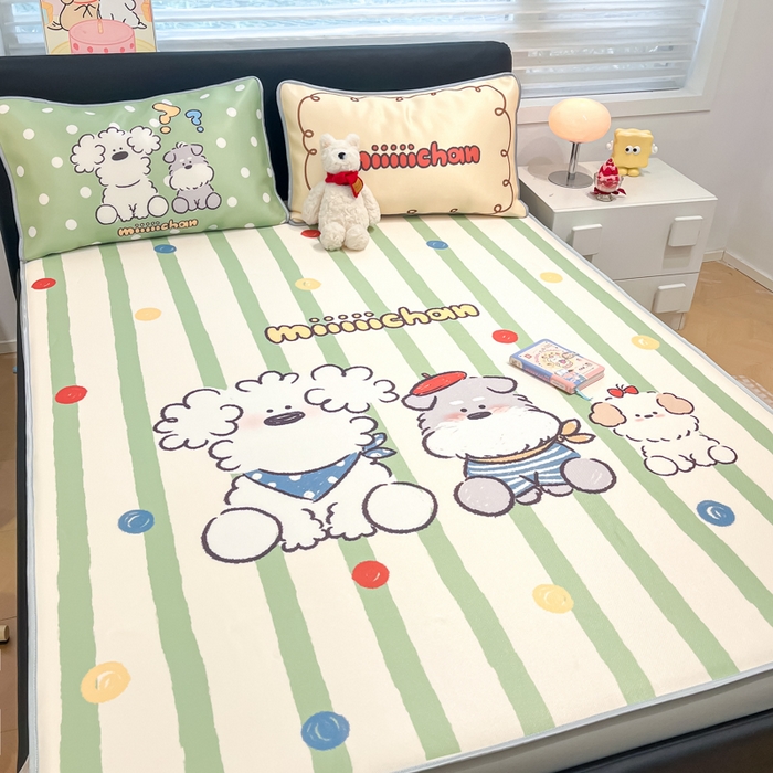 91家纺网 家纺一手货源 找家纺 暮思家居 2025新款正版miiiiichan可爱卡通大版数码印花A类1200D冰丝凉席三件套平铺床笠 彩色波点狗