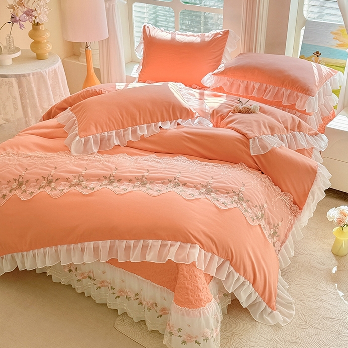 91家纺网 家纺一手货源 找家纺 大麦家纺2025新款年新款亲肤花边款床盖四件套  甜心小姐-落日橘