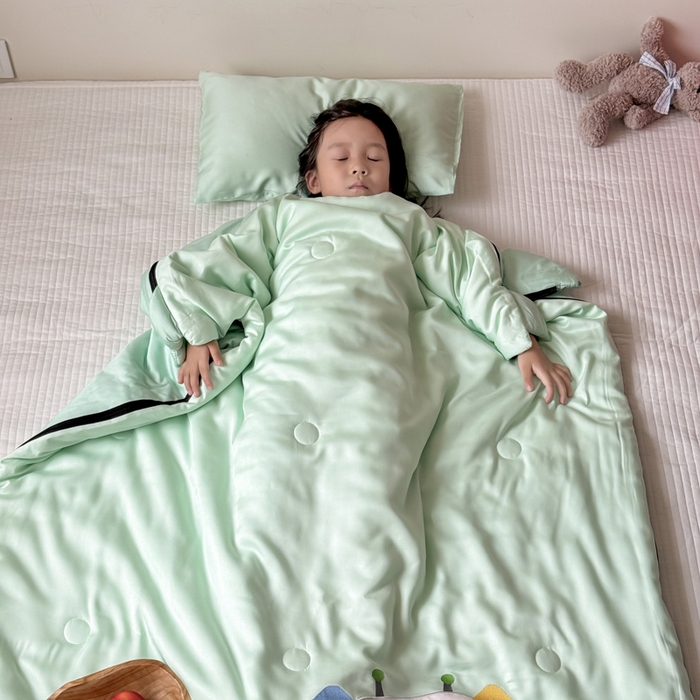 91家纺网 家纺一手货源 找家纺 喜多兔儿童家纺 2025新款萌宝系列40S纯棉夏季睡袋防踢被 绿色小牛宝宝