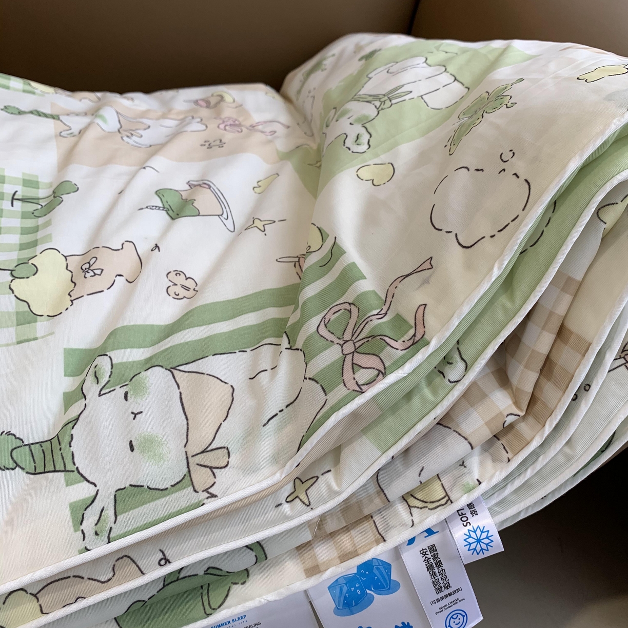 91家纺网 家纺一手货源 找家纺 2025新款小冰皮夏凉被锦纶氨纶面料空调夏被凉感丝单夏被空调被 生日派对