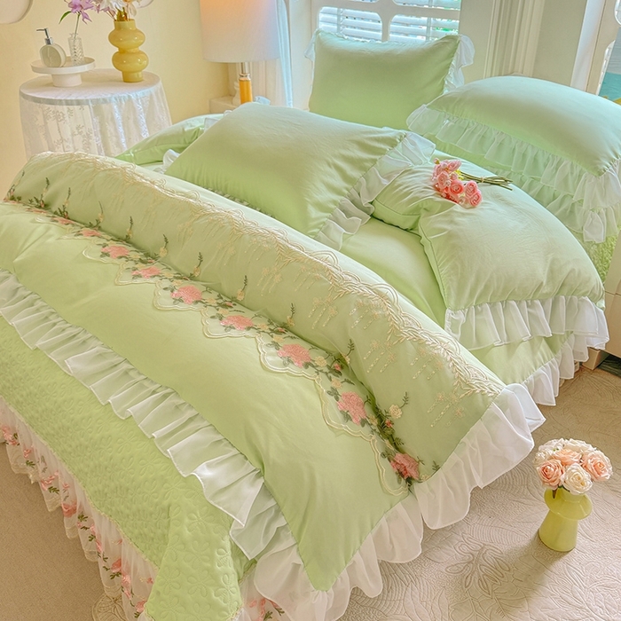 91家纺网 家纺一手货源 找家纺 大麦家纺2025新款年新款亲肤花边款床盖四件套  甜心小姐-青提绿