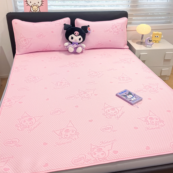 91家纺网 家纺一手货源 找家纺 八零年代 2025新款三丽鸥正版授权A类提花冰豆豆凉席平铺款床笠款系列 冰豆豆-库洛米-粉