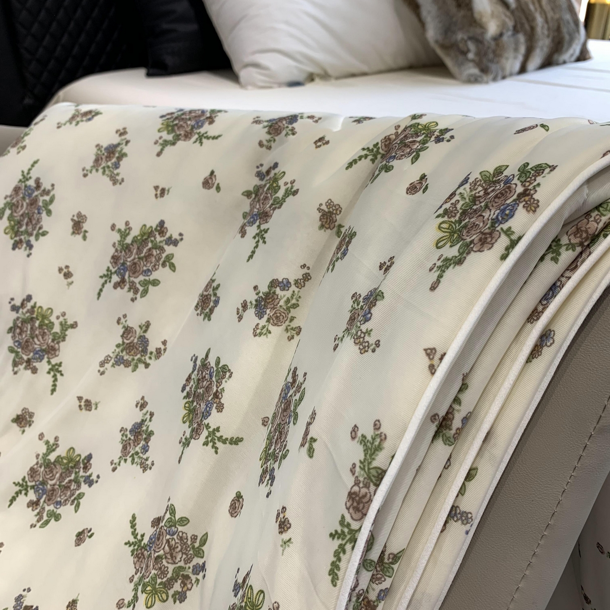 91家纺网 家纺一手货源 找家纺 2025新款小冰皮夏凉被锦纶氨纶面料空调夏被凉感丝单夏被空调被 碎花情怀