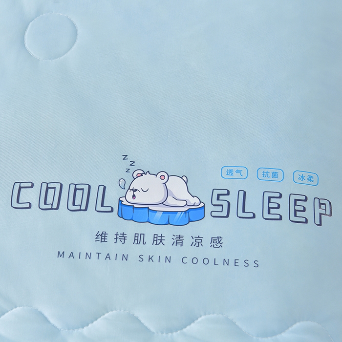 91家纺网 家纺一手货源 找家纺 民新家纺 2025新款凉感丝乳胶床裙凉席足球花系列纯色和印花 足球花-天蓝