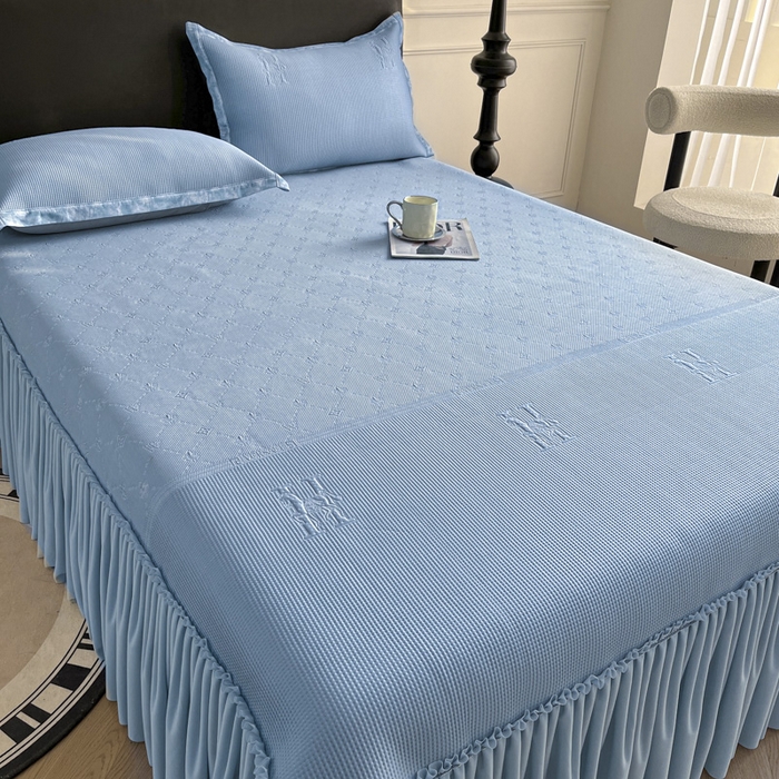 91家纺网 家纺一手货源 找家纺 鑫琪莱  2025新款5D立体雕花凉感豆豆冰丝床裙三件套 床裙H款-蓝