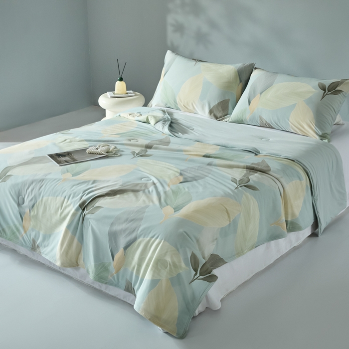 91家纺网 家纺一手货源 找家纺 2025春夏新款100%双面锦纶美式印花夏被凉感空调被 清新叶语