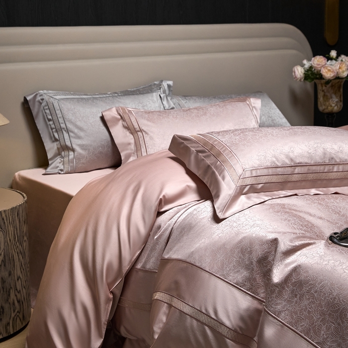 91家纺网 家纺一手货源 找家纺 榻尚家居 2025新款高精密贡缎色织大提花四件套 夜曲 粉