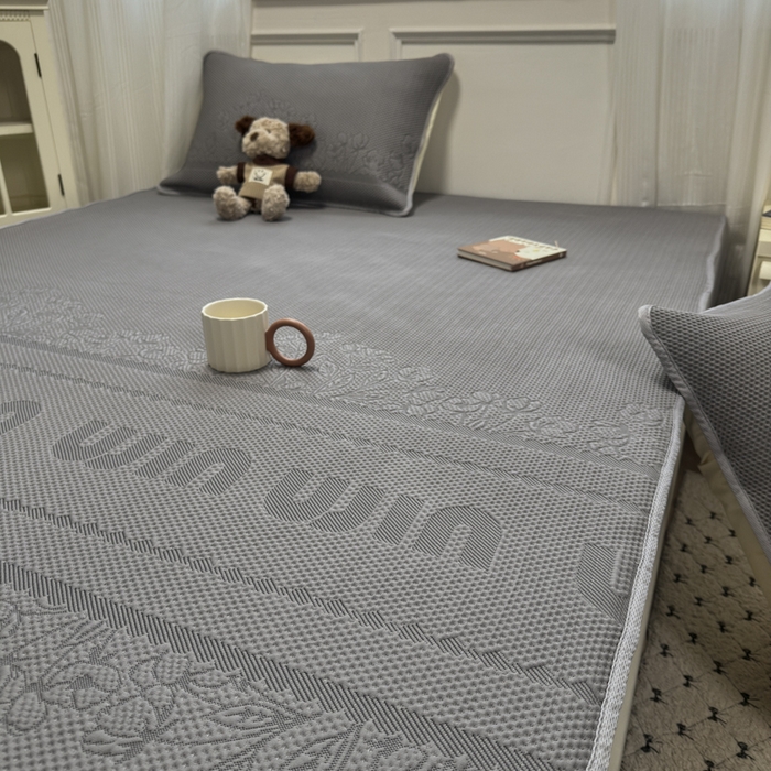 91家纺网 家纺一手货源 找家纺 金爱家 2025新款430克中分子豆豆席凉席席子 豆豆席-繁华灰