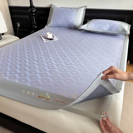 91家纺网 家纺一手货源 找家纺 （总）鑫琪莱家纺 2025新款冰柔凉感丝凉席席子三件套