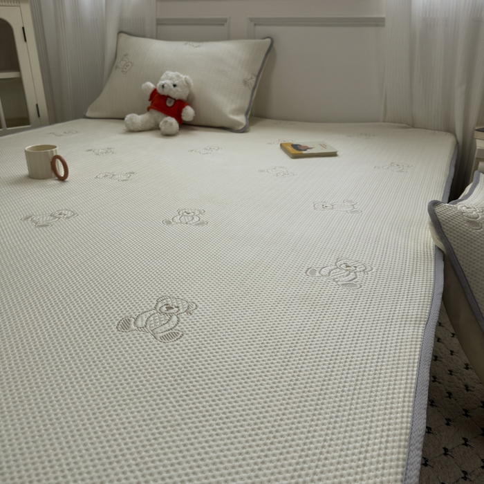 91家纺网 家纺一手货源 找家纺 金爱家 2025新款430克中分子豆豆席凉席席子 豆豆席-可爱熊