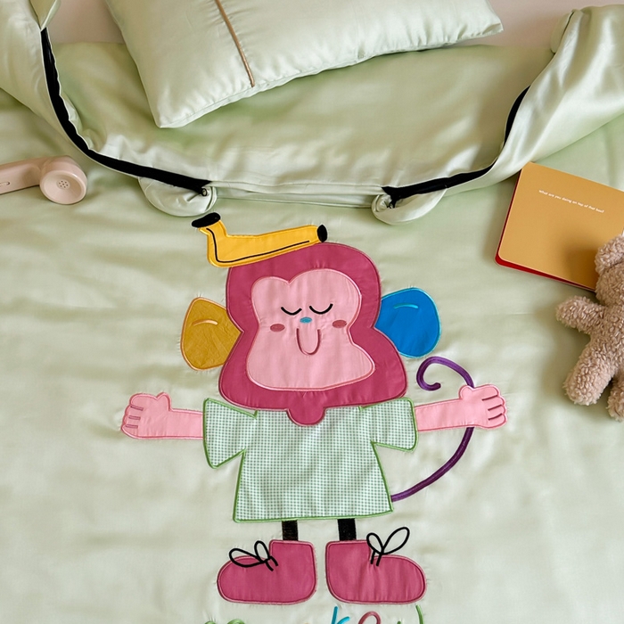 91家纺网 家纺一手货源 找家纺 喜多兔儿童家纺 2025新款60S兰精天丝睡袋防踢被 绿色微笑小猴