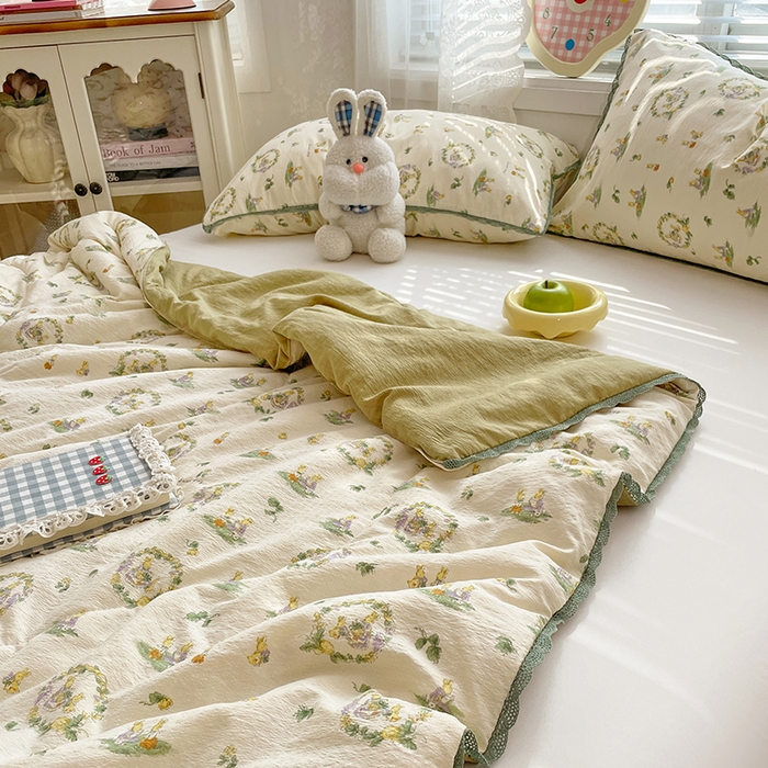 91家纺网 家纺一手货源 找家纺 优承佳生活馆 2025新款云感双层纱浪漫小花边抗菌夏被子被芯 花园兔