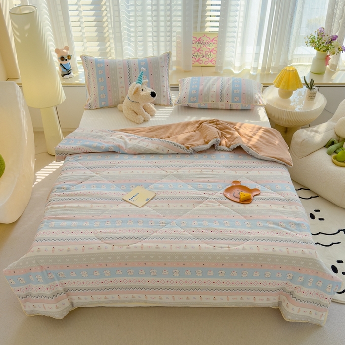 91家纺网 家纺一手货源 找家纺 贝扬思 2025新款云感双层纱抗菌花边夏被 白狗浪漫集