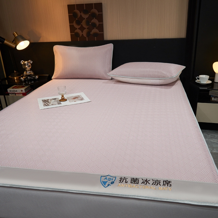 91家纺网 家纺一手货源 找家纺 999家纺 2025新款轻柔丝抗菌冰丝藤凉席（复合三明治款）宽包刺绣冰丝软席藤席 抗菌冰丝藤床笠-冰岛-暖玉粉