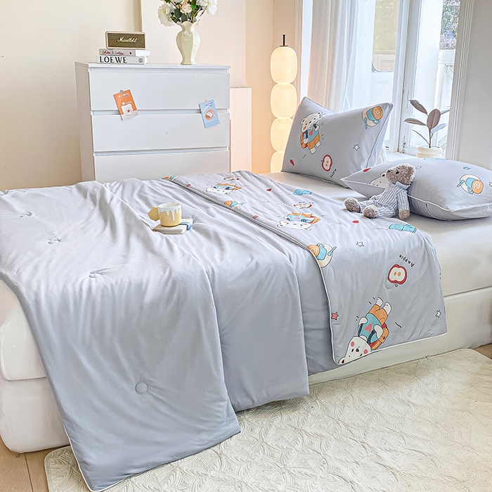 91家纺网 家纺一手货源 找家纺 鸣升家纺 2025新款冷暖双感被大豆夏被3D数码凉感针织棉空调被夏凉被 早安小熊