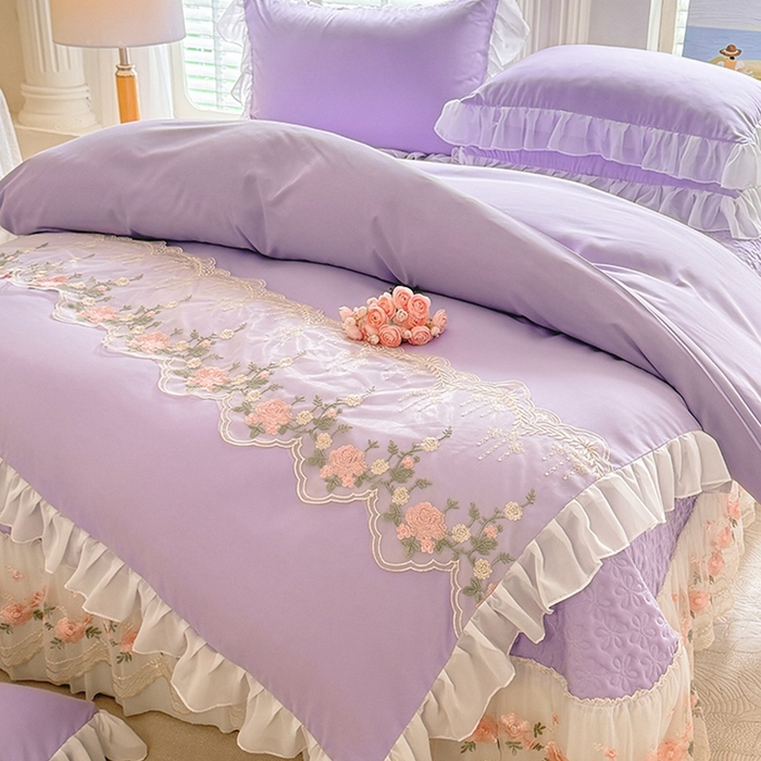 91家纺网 家纺一手货源 找家纺 大麦家纺2025新款年新款亲肤花边款床盖四件套  甜心小姐-香芋紫