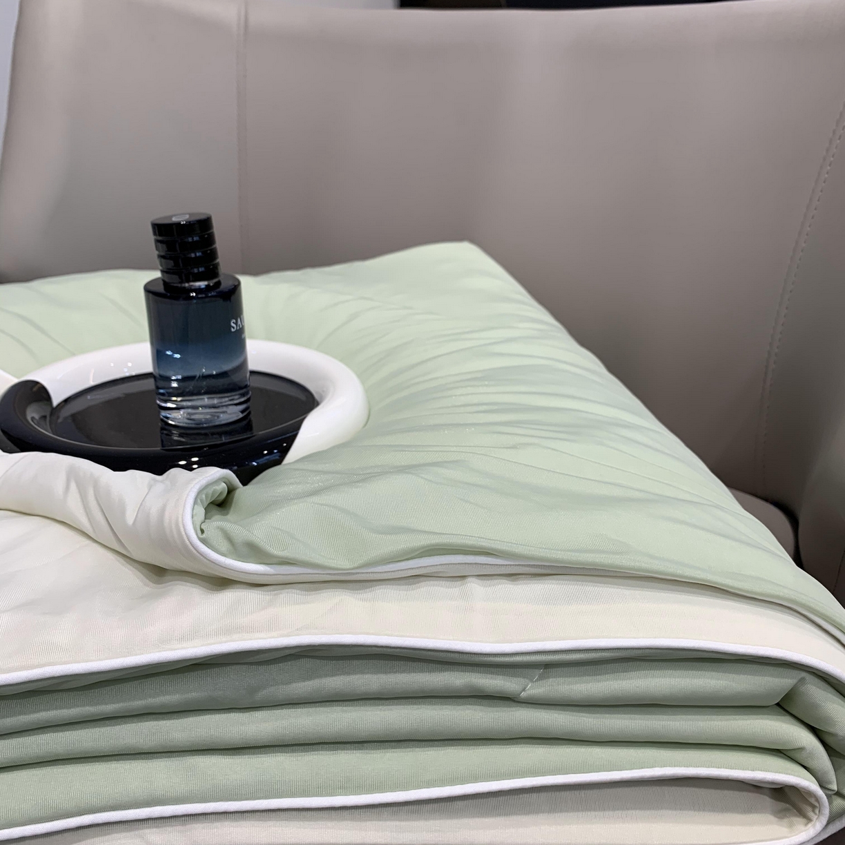 91家纺网 家纺一手货源 找家纺 2025新款小冰皮夏凉被锦纶氨纶面料空调夏被凉感丝单夏被空调被 薄荷奶绿