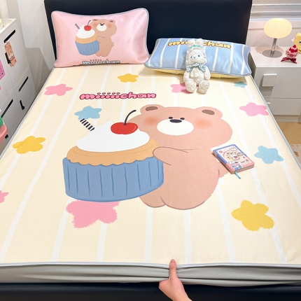 暮思家居 2025新款正版miiiiichan可爱卡通大版数码印花A类1200D冰丝凉席三件套平铺床笠 蛋糕小熊