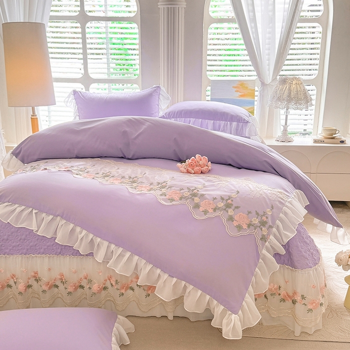 91家纺网 家纺一手货源 找家纺 大麦家纺2025新款年新款亲肤花边款床盖四件套  甜心小姐-香芋紫