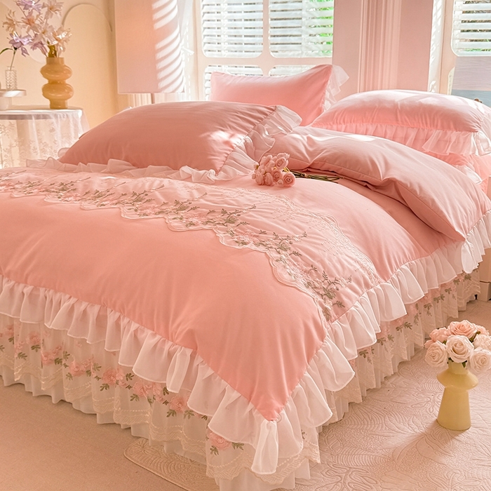 91家纺网 家纺一手货源 找家纺 大麦家纺2025新款年新款亲肤花边款床盖四件套  甜心小姐-香槟玉