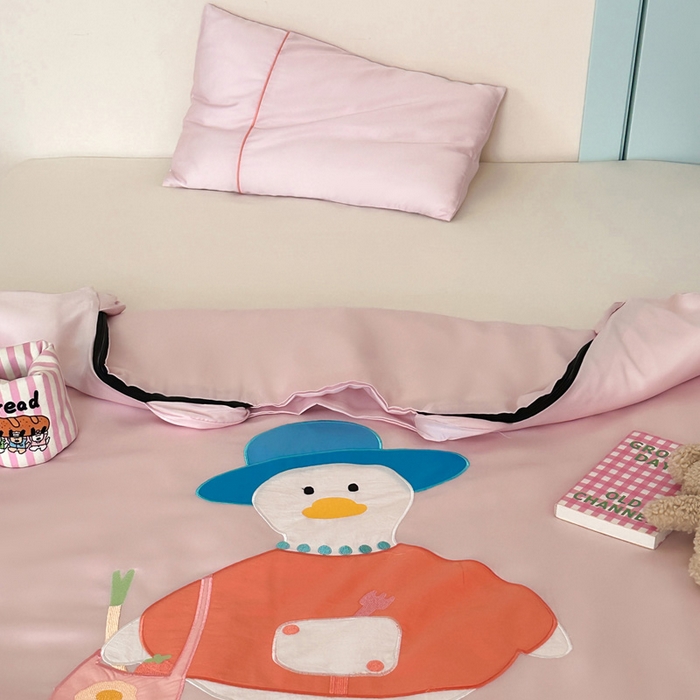 91家纺网 家纺一手货源 找家纺 喜多兔儿童家纺 2025新款60S兰精天丝睡袋防踢被 粉色礼帽鸭