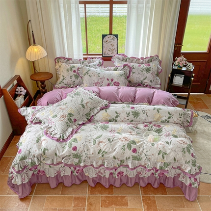 91家纺网 家纺一手货源 找家纺 宜凡家纺  2025新款全棉复古双层花边印花床盖三件套 清欢紫韵